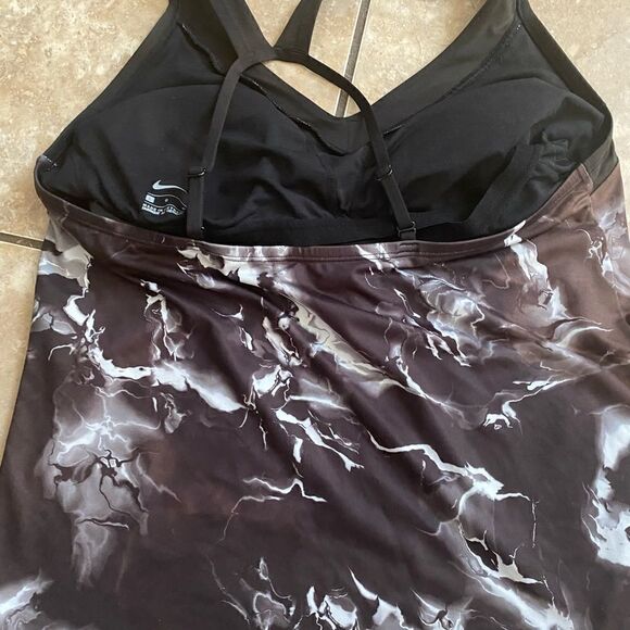 Nike L Padded Printed Active Top - Picture 2 of 5